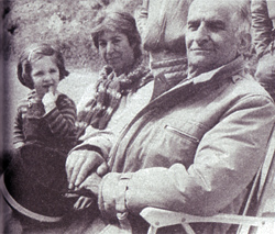 Луи с супругой и внучкой